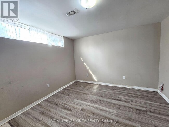 Photo - 48 Roseglor Crescent