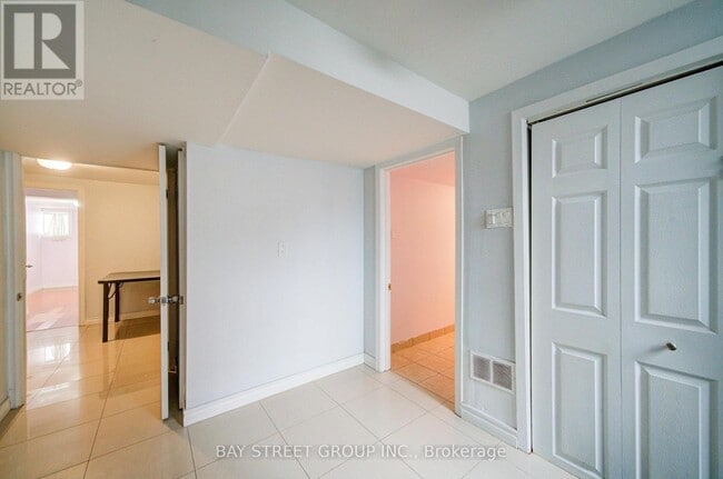 Photo - 5 Lockdare St