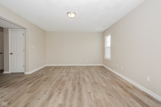 Photo - 536 New Moon St