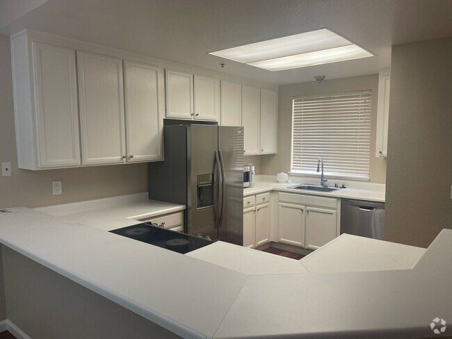 Building Photo - SUNNYVALE - Large (approx. 1,150 sq. ft.),... Rental