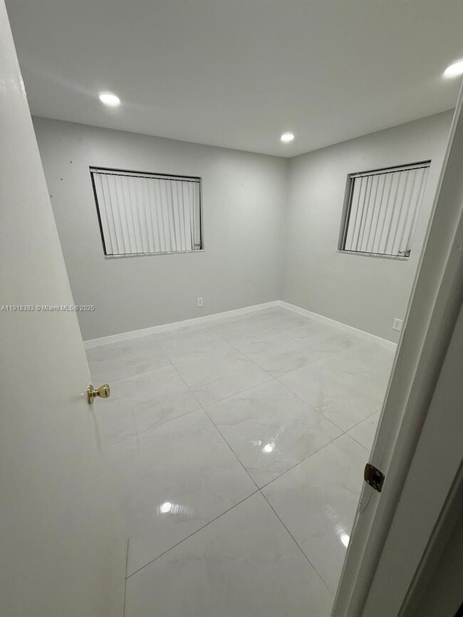 Photo - 2461 SW 82nd Ave Unidad 105