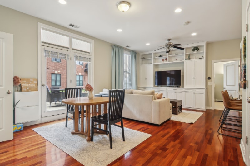 Photo - 4814 N Damen Ave