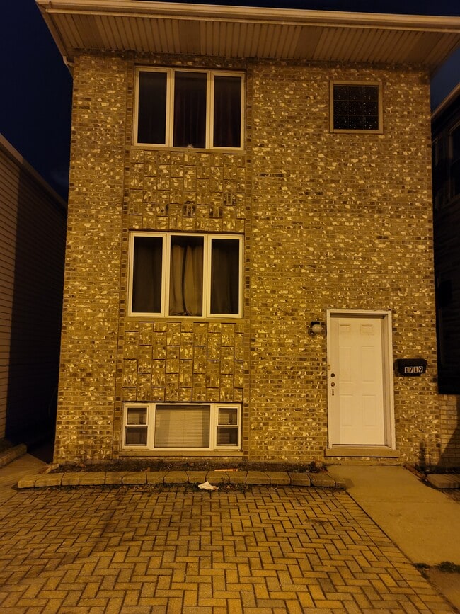 Building Photo - 1719 S Ruble St Unit 2