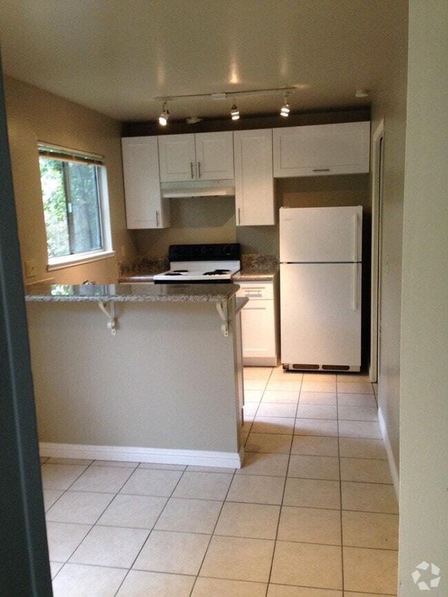 Building Photo - 318 Market St Unit D Rental