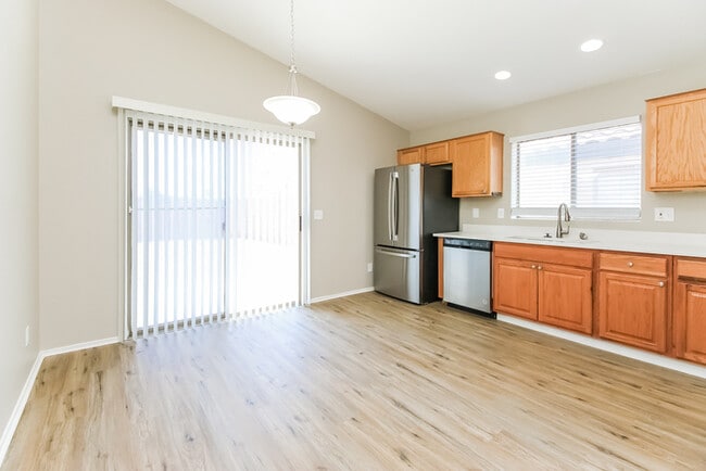 Photo - 525 S St Claire