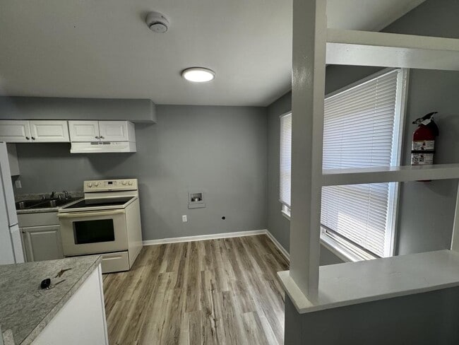 2085 Cosmos Dr