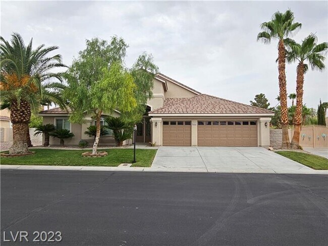 Luxury Estate of 1-Story Home - Luxury Estate of 1-Story Home