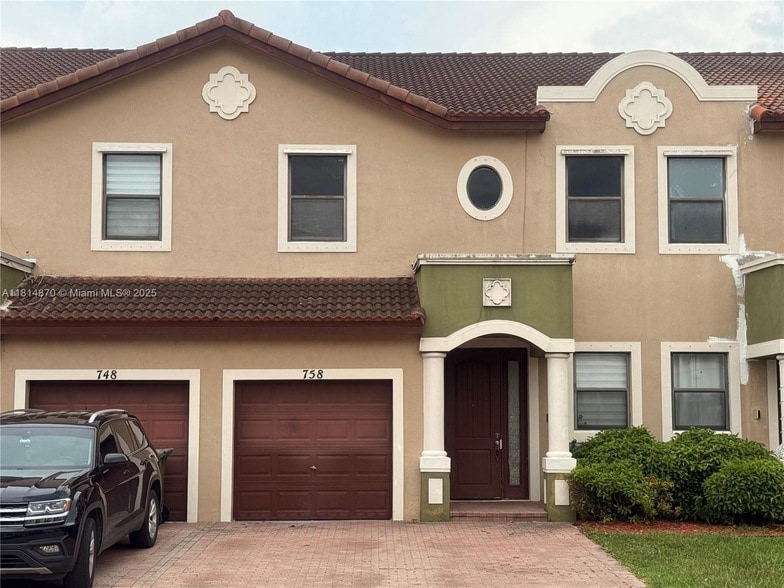 Photo - 758 NE 34th Ave