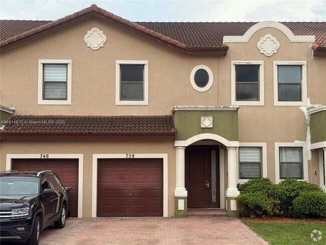 Building Photo - 758 NE 34th Ave Rental