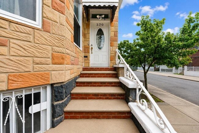 Photo - 320 14th St Unit 2