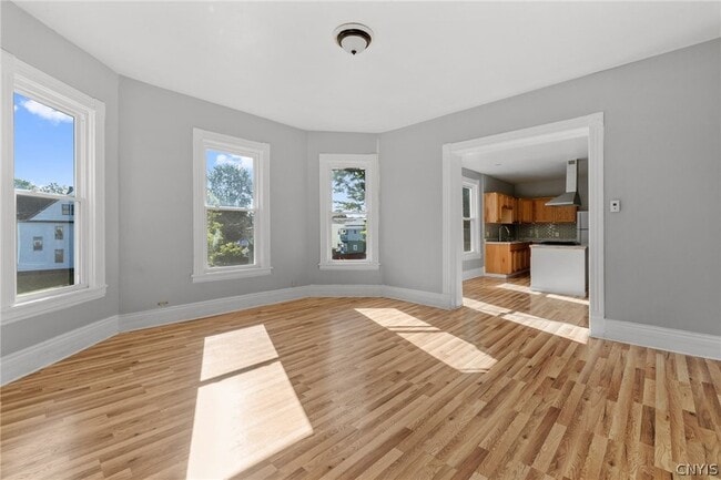 Photo - 319 Merriman Ave