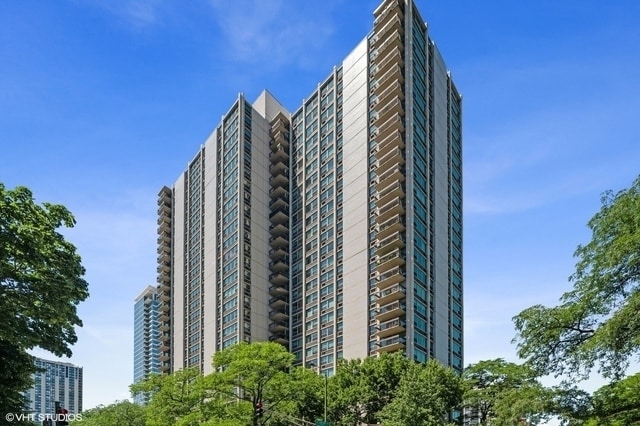 Building Photo - 1255 N Sandburg Terrace Unit 2710 Rental