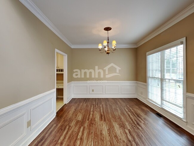 Photo - 2620 Loch Way