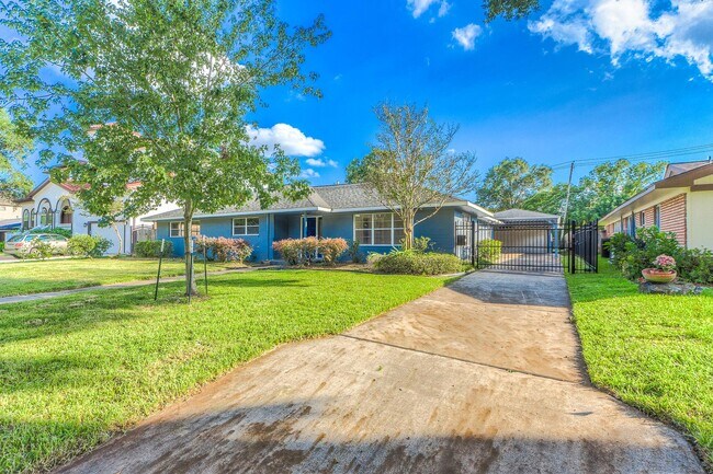 3627 Tartan Ln