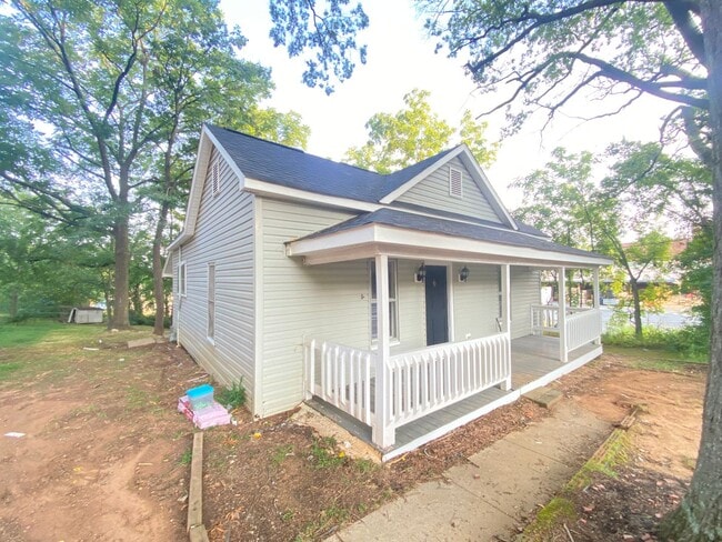 Photo - Fully Remodeled 2022 2bd/1ba House close to Dowtown and Hwy 70