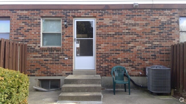Building Photo - 3 Bed 2 Bath Condo