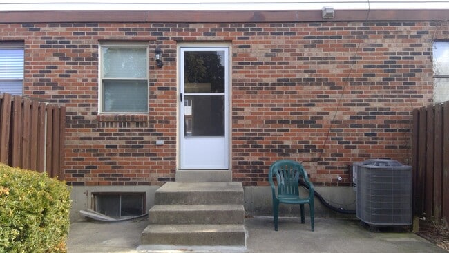 Building Photo - 3 Bed 2 Bath Condo