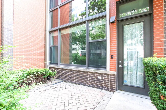 Photo - 945 N Kingsbury St