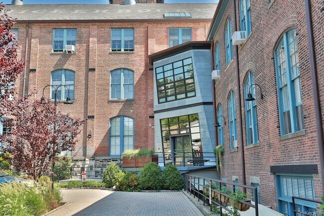 Photo - 52 Webster Ave Condo Unit 24