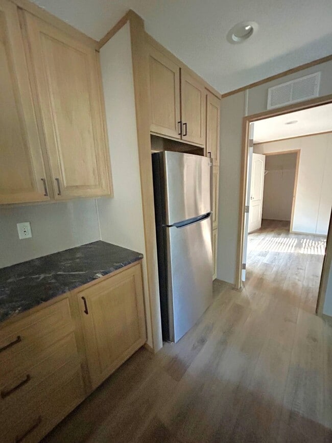 Building Photo - 6621 W Ridge Rd Rental