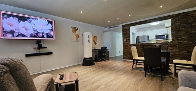 Building Photo - 2965 Pharr Ct S Northwest Unit 316