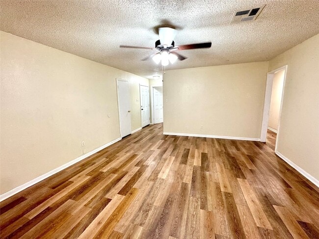 Photo - 2523 Woodbough Dr