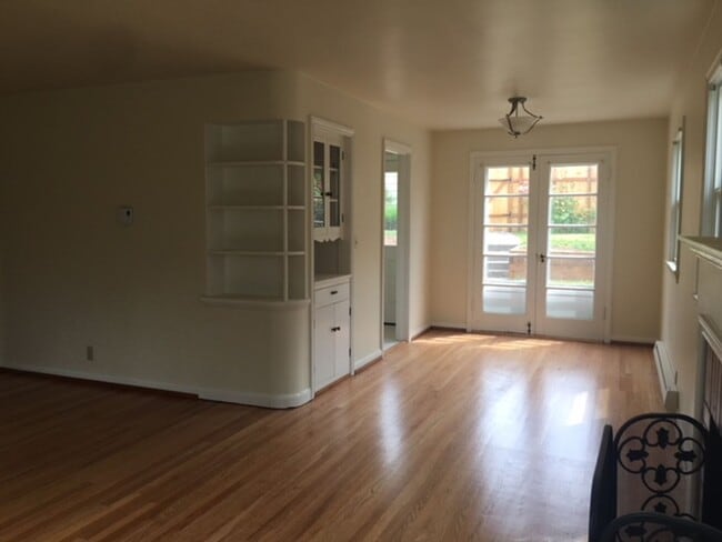 Photo - Crown Hill House-Yard care included!