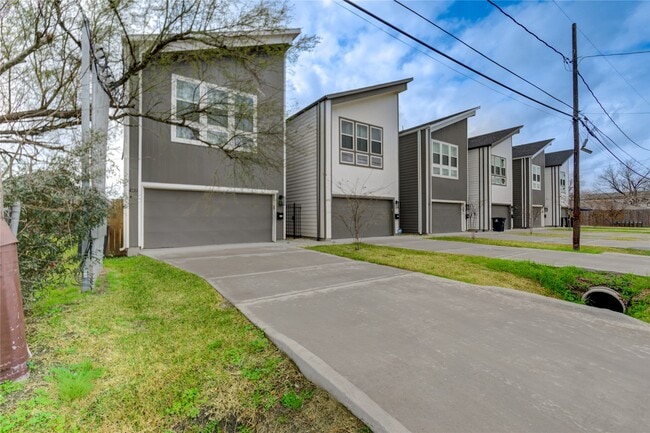 Photo - 4220 McKinley St