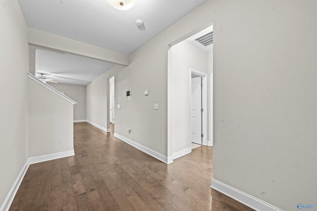 Photo - 104 Erskin Parcus Dr