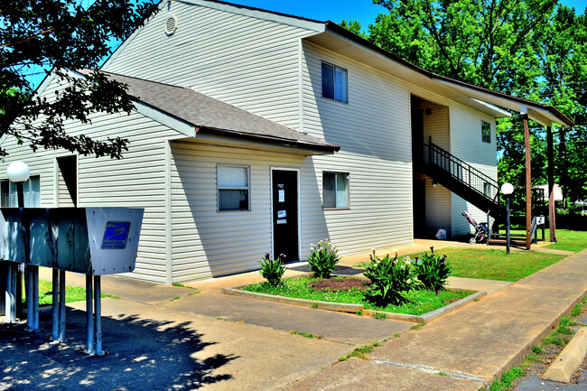 Cumberland Square Apartments - Cumberland Square Apartments
