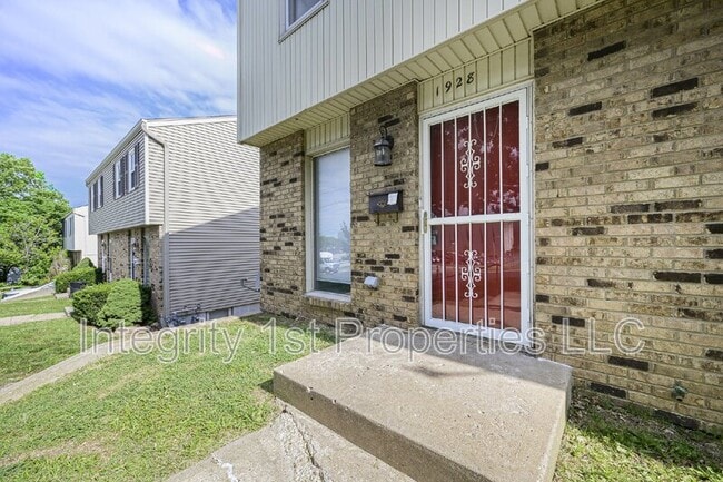 1928 W 36 Ave