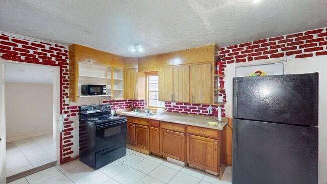 Photo - 718 S B St