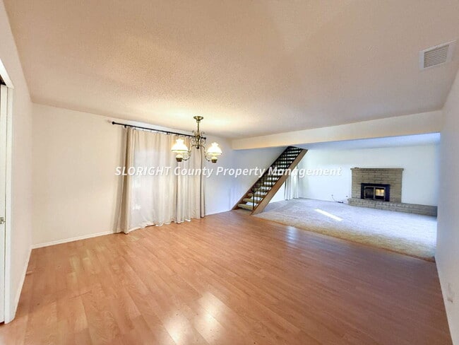 Photo - AVAILABLE DECEMBER - Spacious 4-Bed, 3-Bat... Apartamento