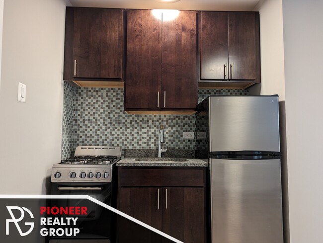 Photo - 4542 N Damen Ave Unidad 210