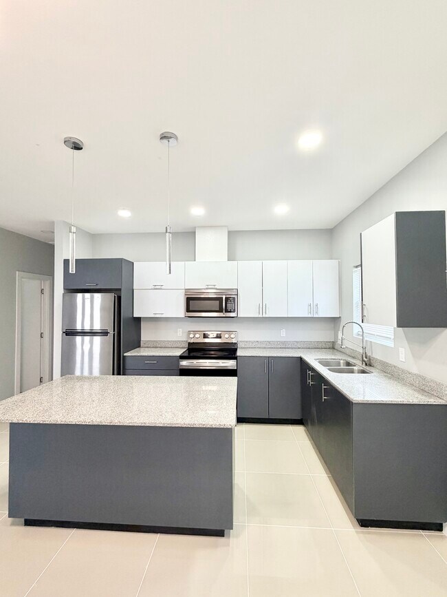 Photo - 2016 Summerland Ln Unit 3