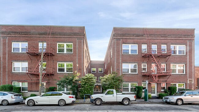 Apartment located on third floor - 1509 NE 10th Ave Unit 301