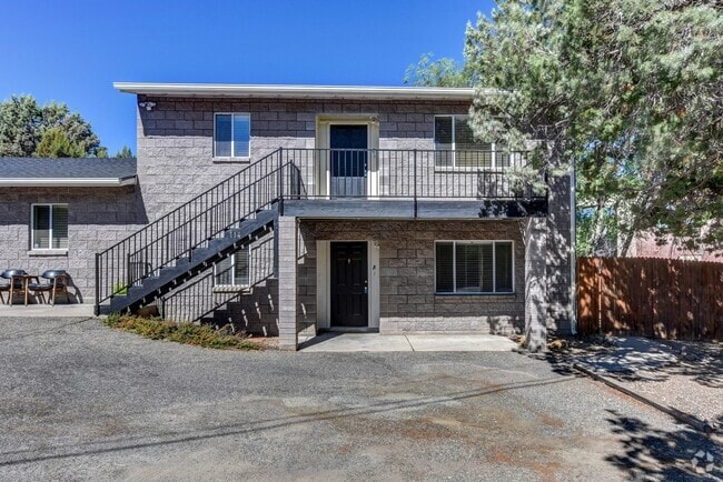Building Photo - 114 Bradshaw Dr Unit B Rental