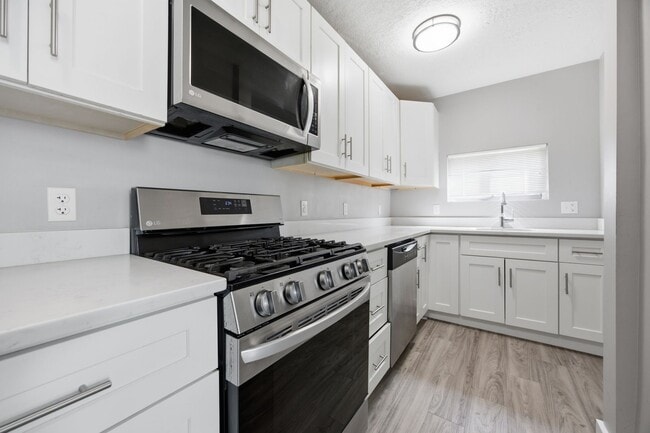 Photo - 827 Hinnerman St