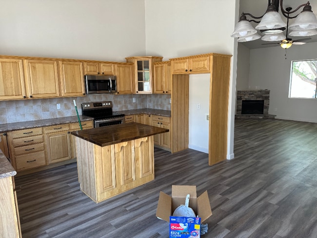 Photo - 1034 E Adams St