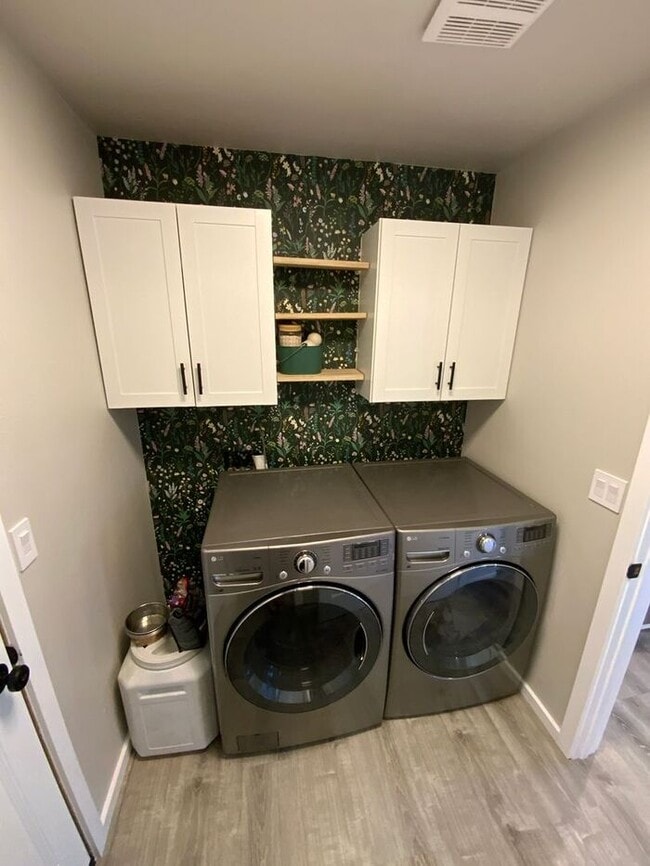 Photo - Spanaway Home 3bdr & 2.5 bath 2 car garage & UPDATED FLOOR PLAN