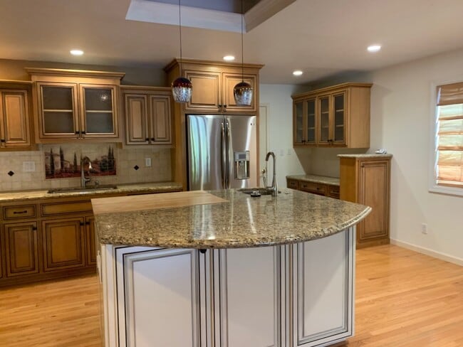 Photo - 3973 Loganberry Dr