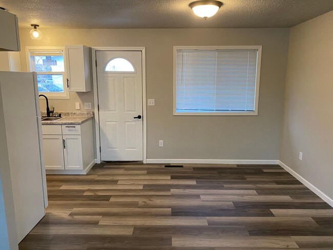 Photo - 225 6th St SE