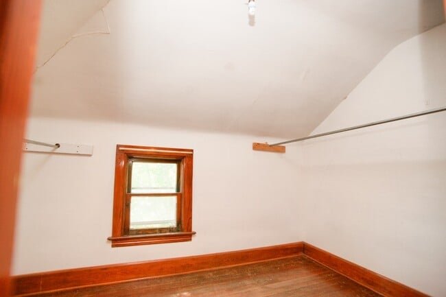 Photo - 305 S Broadway St