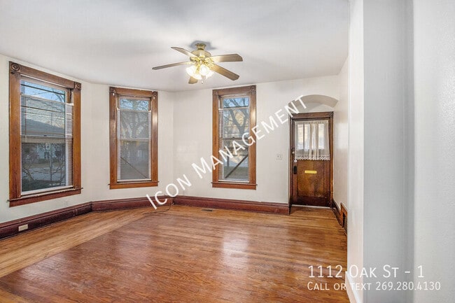 Photo - 1112 Oak St Unit 1