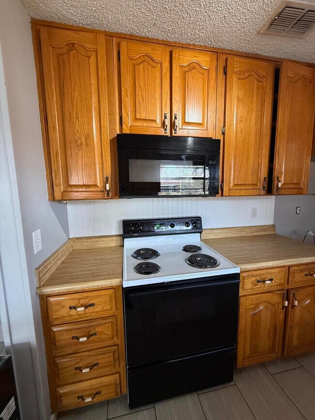 Photo - 204 Devon Ct