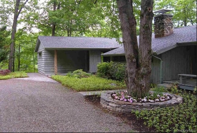 Building Photo - 272 Drake Rd Rental
