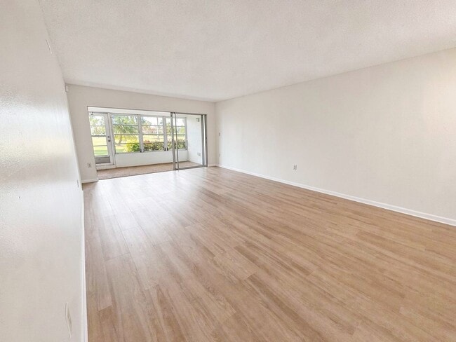 325 Charlemagne Blvd
