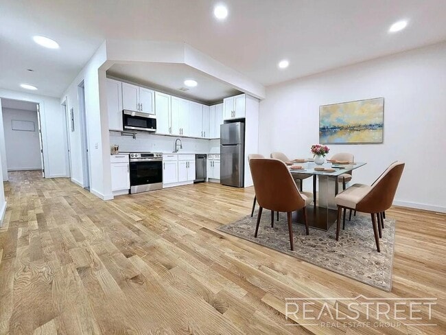 Massive 3,000+ Sq Ft 4BD/2BA Duplex with H... - Massive 3,000+ Sq Ft 4BD/2BA Duplex with H... Unidad 1 Rental
