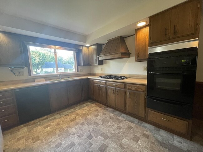 Photo - 207 E 19th St