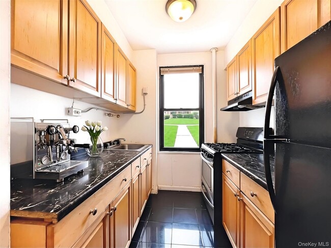 Building Photo - 98-50-98-63 63rd Dr Unit 1E
